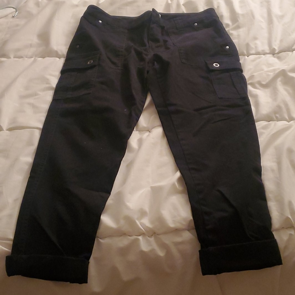 Black cropped jeans